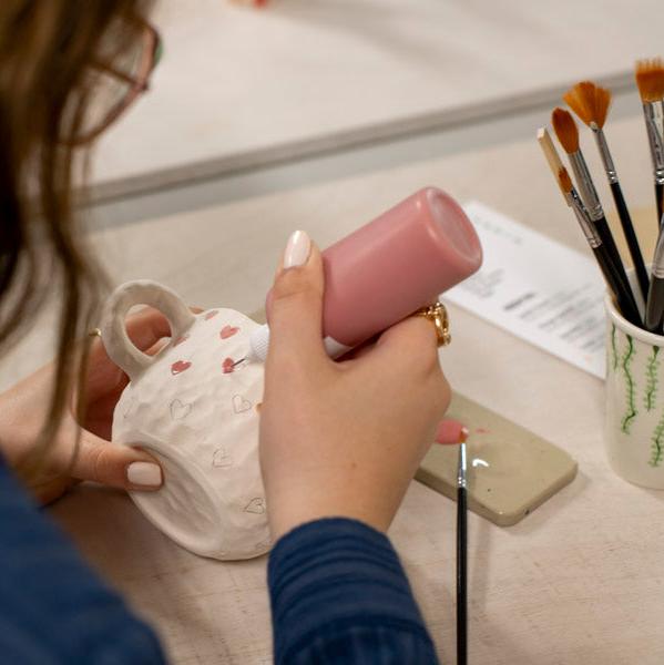 GENEVA - Painting on ceramic - Open session - 2 hours- One free Beverage