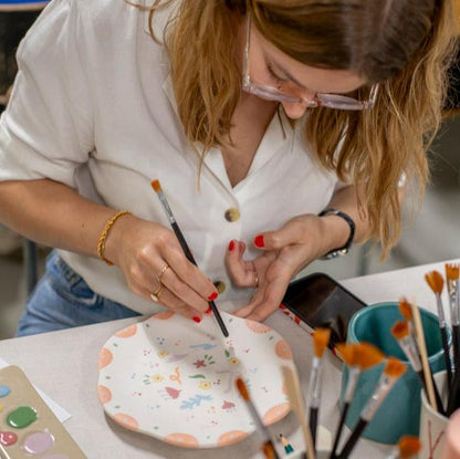 GENEVA - Painting on ceramic - Open session - 2 hours- One free Beverage